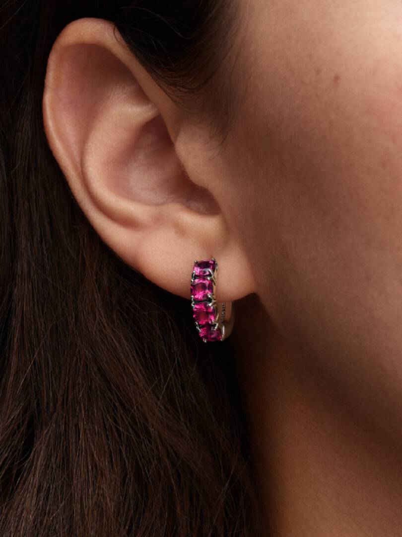 2025Q2D_collection_timeless_go_ac_tp_pdp_model_single_07_1x1_RGB_earring