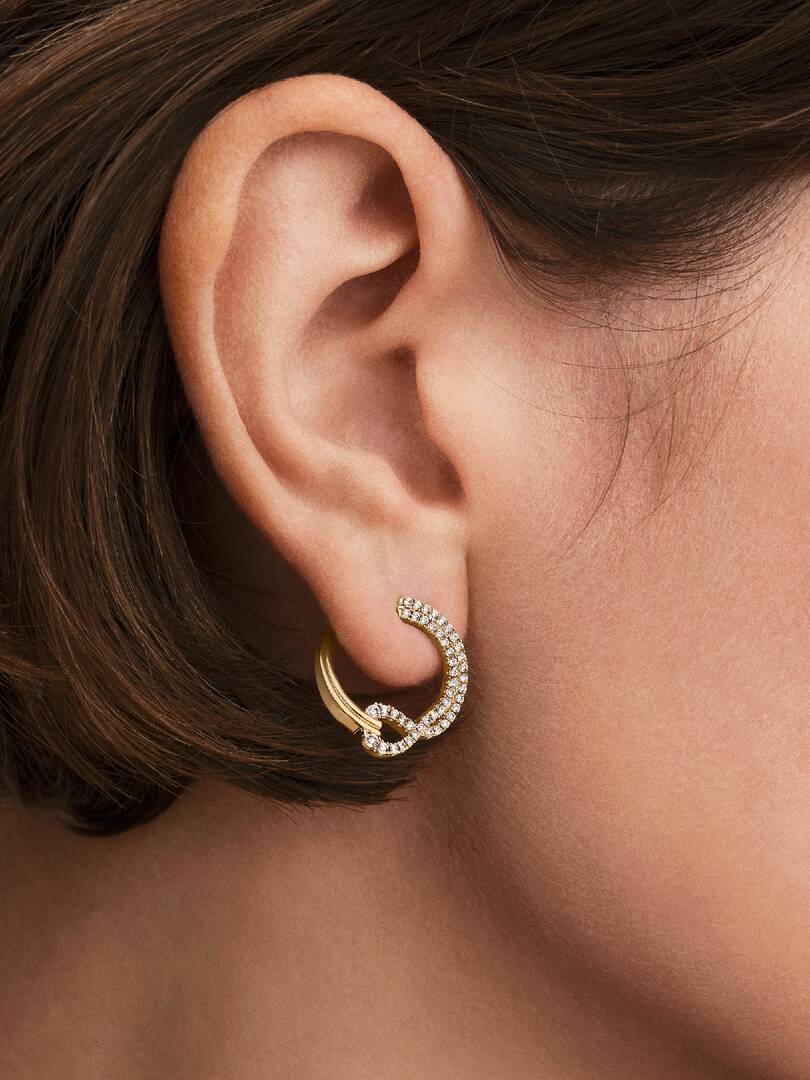 2025Q3E_collection_diamonds_go_ac_tp_pdp_model_single_03_1x1_RGB_earring