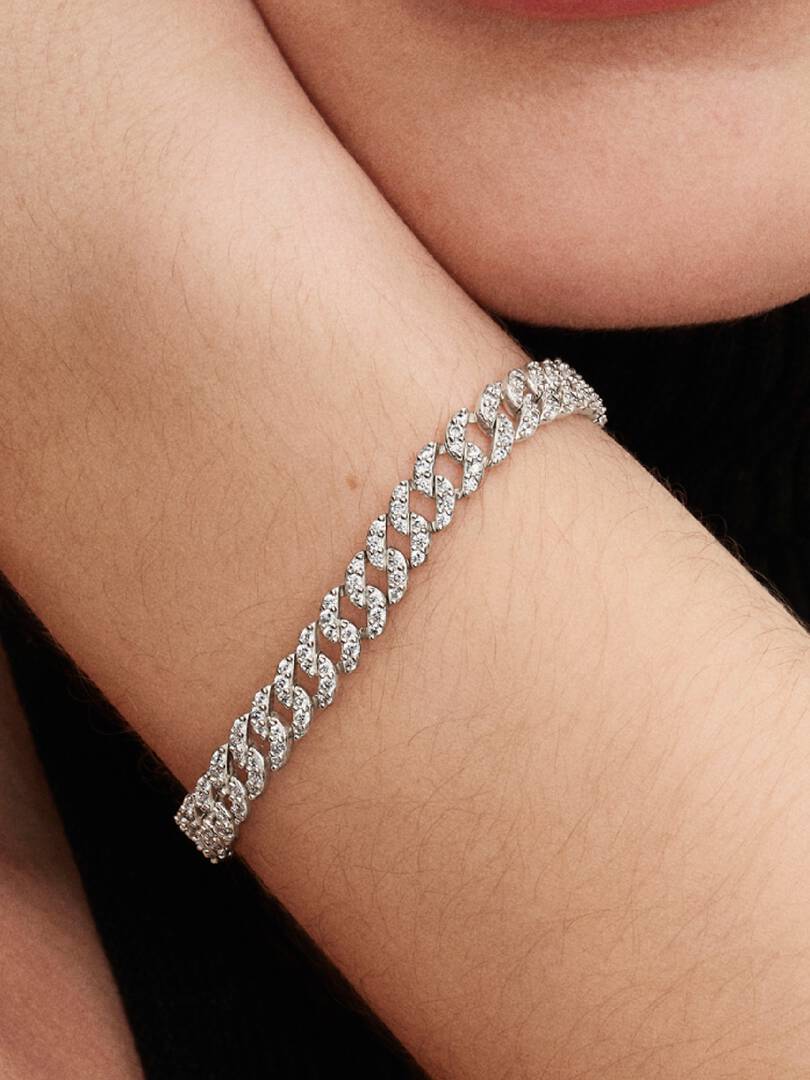 2025Q3E_collection_moments_go_ac_tp_pdp_model_besteller_07_RGB_High_3x4_bracelet
