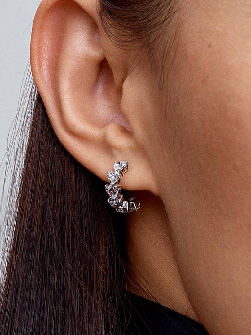 Q125_A_PDP_MODEL_SINGLE_12_1x1_RGB_earring