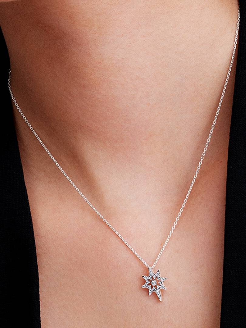 Q424_G_PDP_MODEL_SINGLE_09_1x1_RGB_necklace