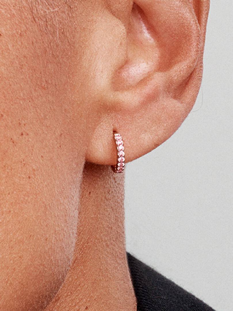 Q424_G_PDP_MODEL_SINGLE_44_1x1_RGB_earring